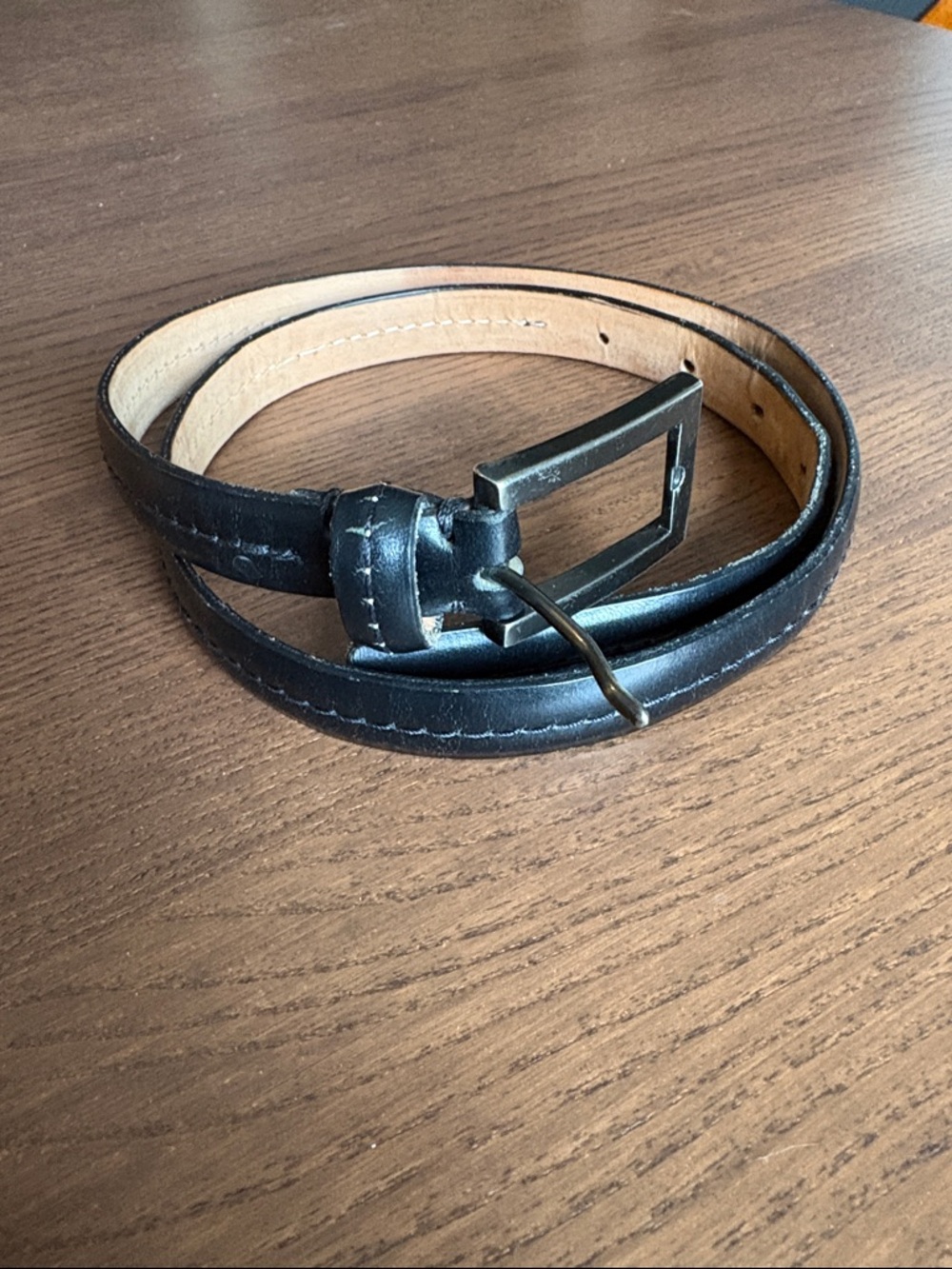 HOLT RENFREW - Classic Black 3/4” Leather Belt - Timeless Style